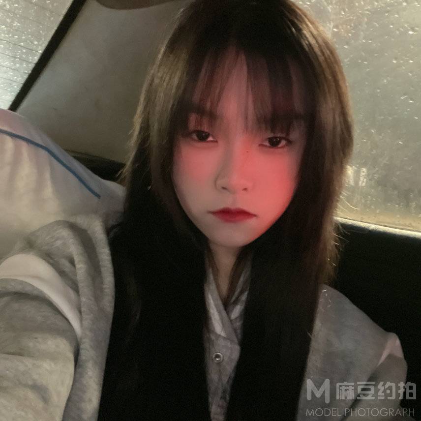 黑白模特