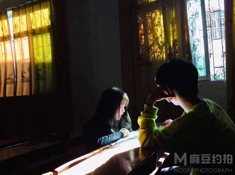 校园模特