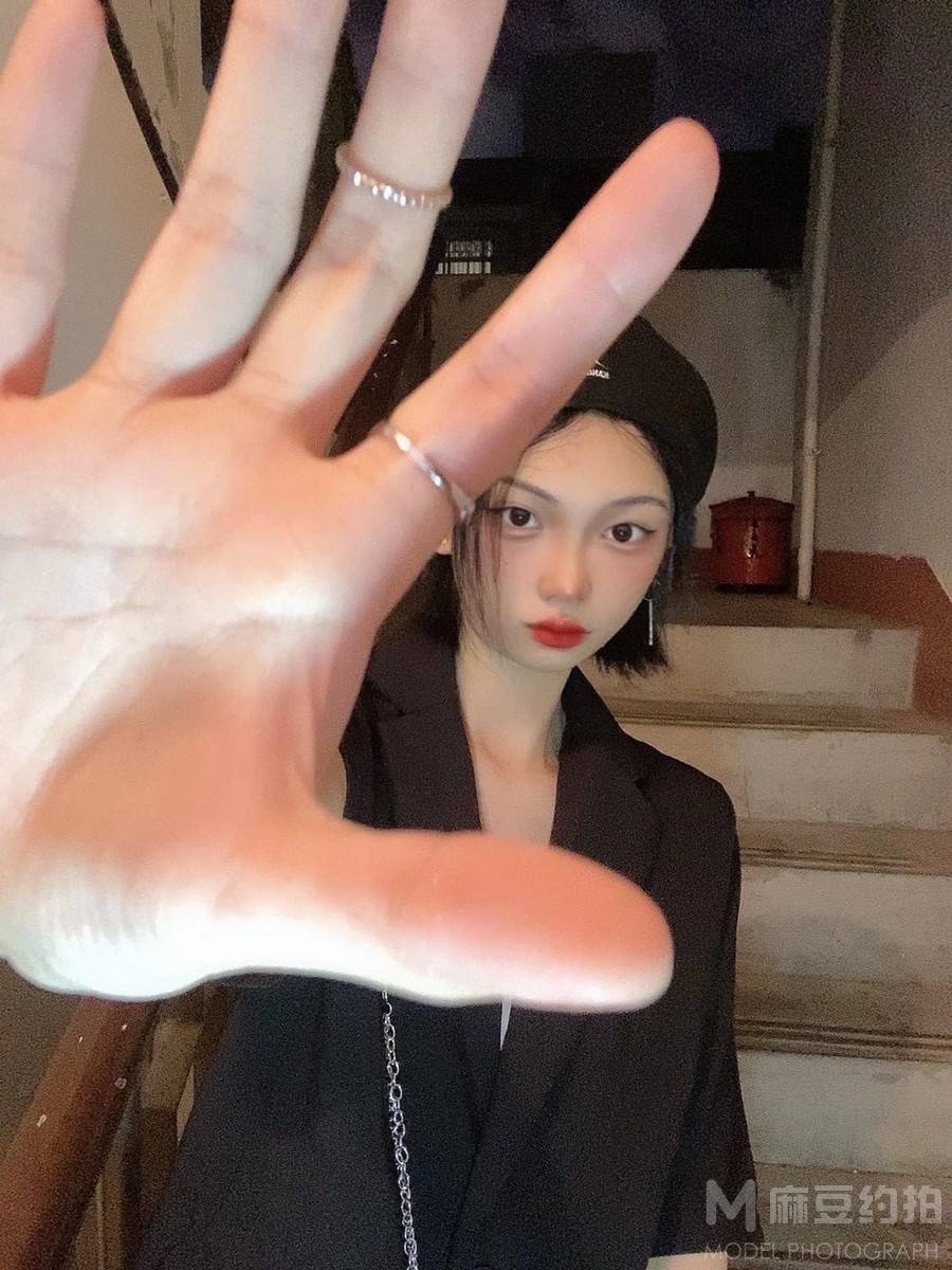 情绪模特