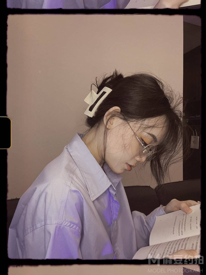 情绪模特