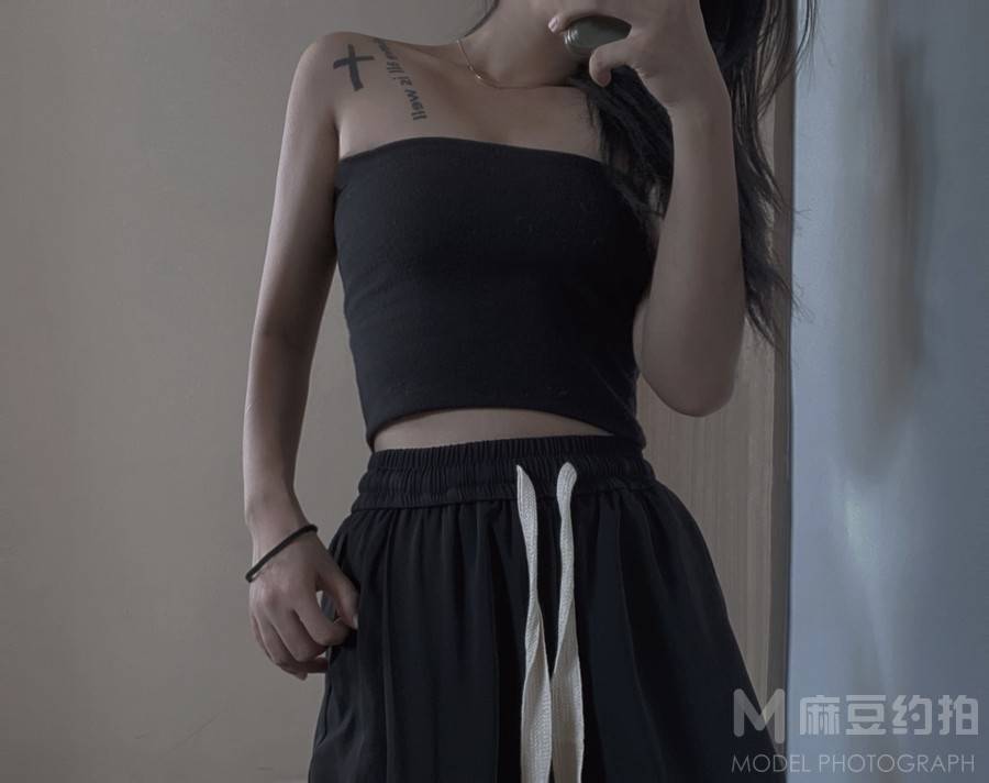 黑白模特