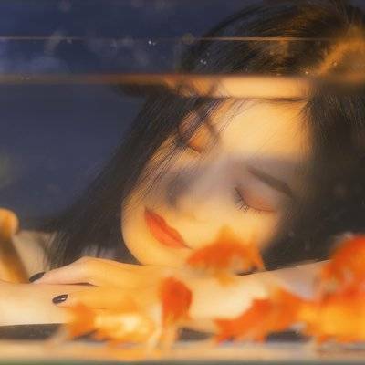 情绪模特