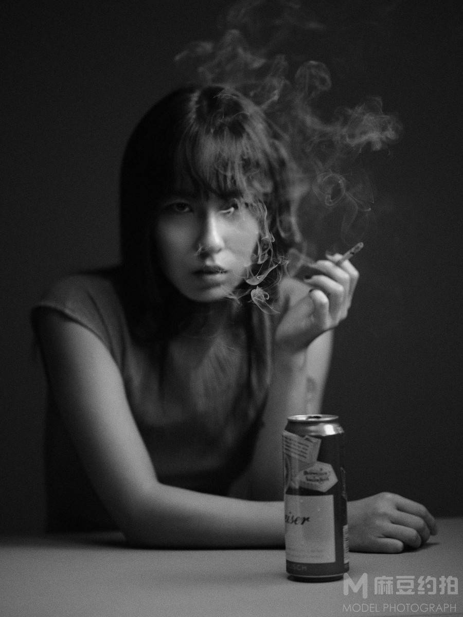 情绪模特