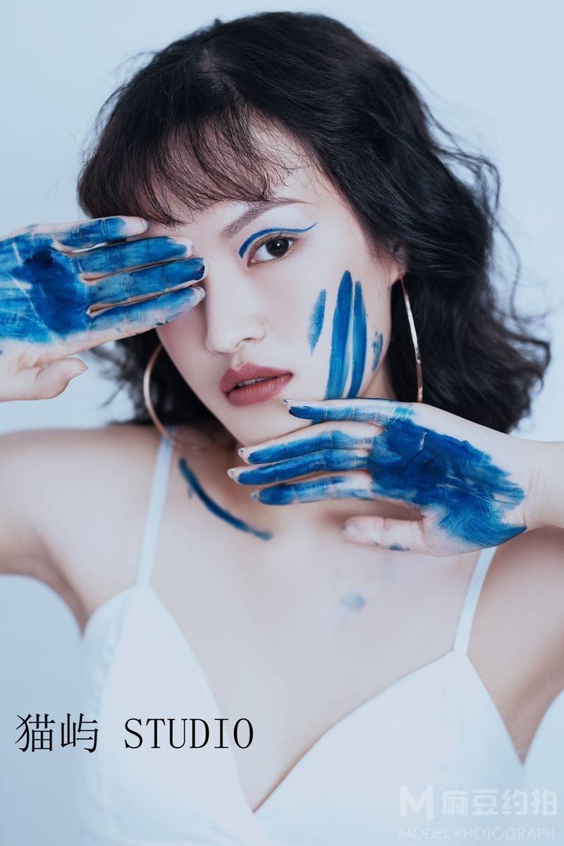 情绪模特