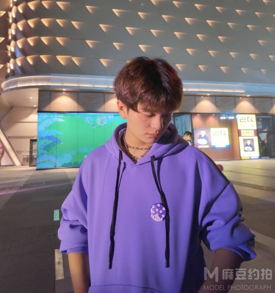 情绪模特