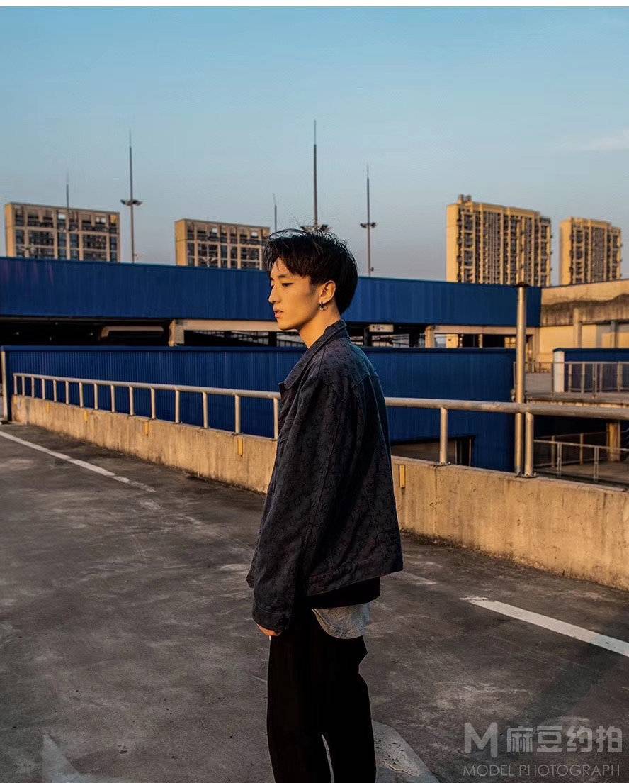 情绪模特