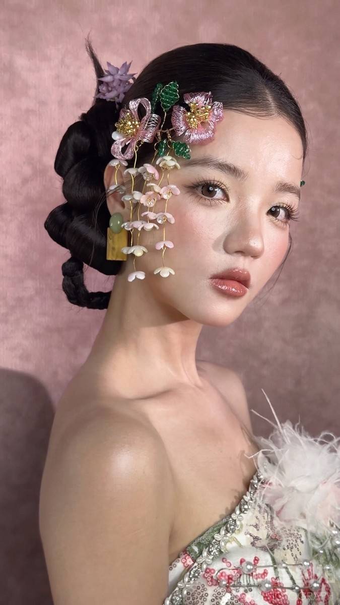 妆容模特