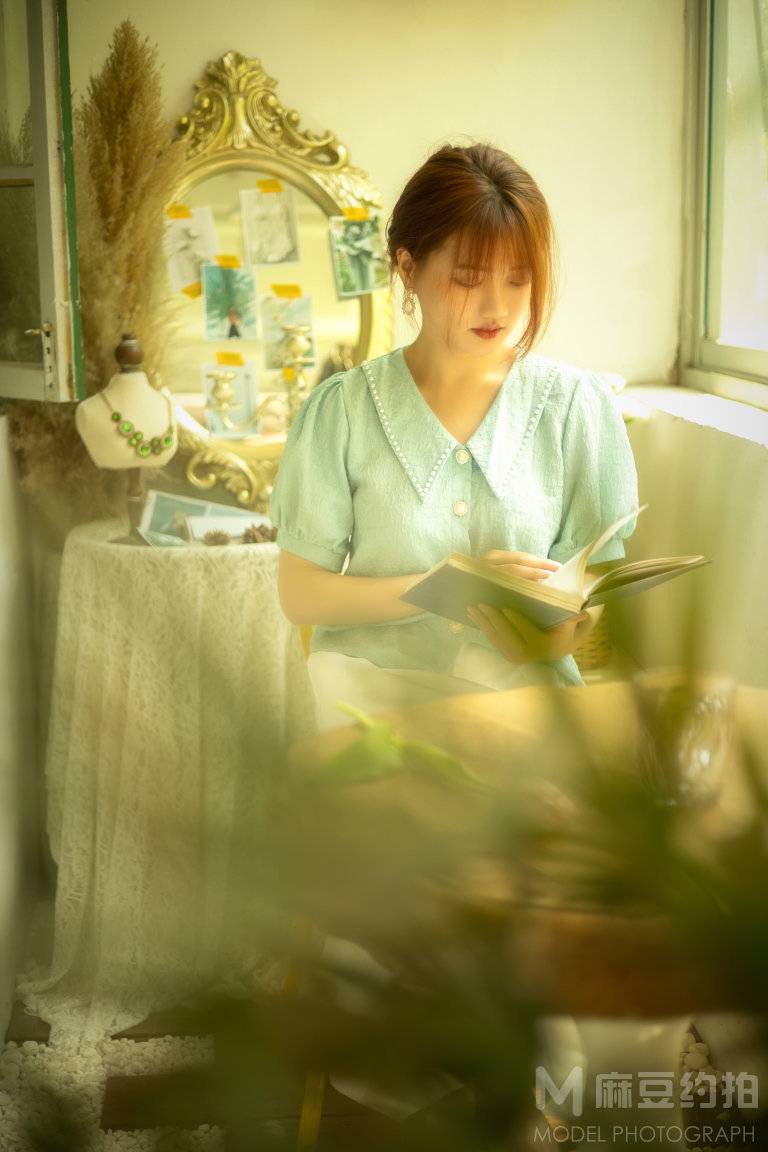 情绪模特