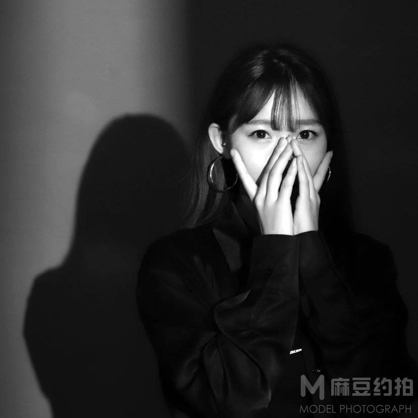 黑白模特