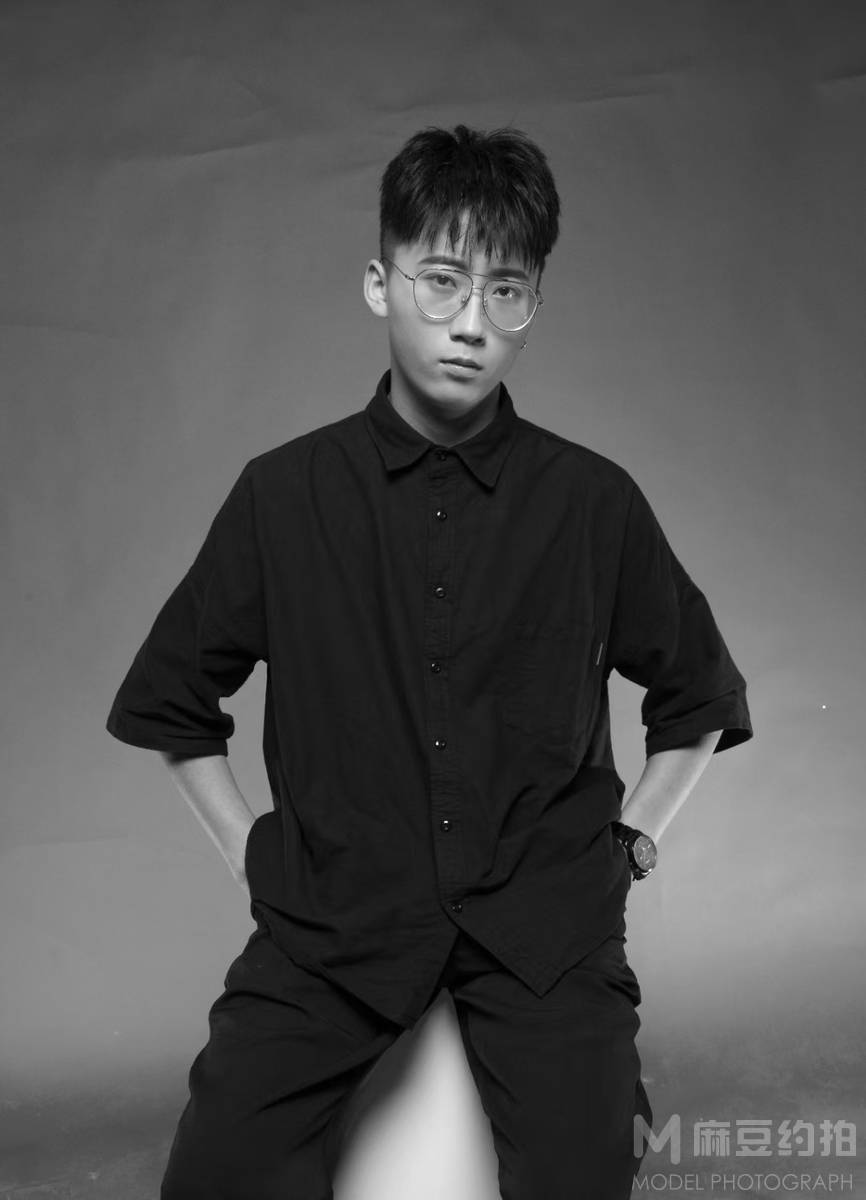 黑白模特