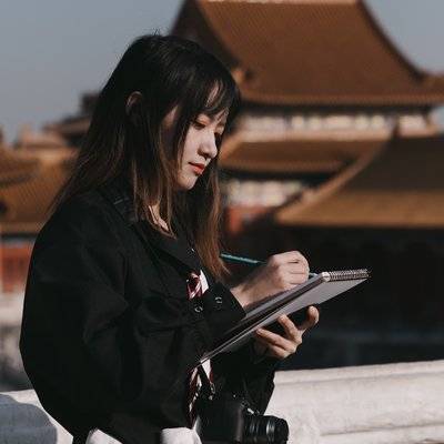 情绪模特