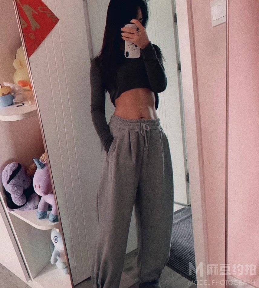 黑白模特