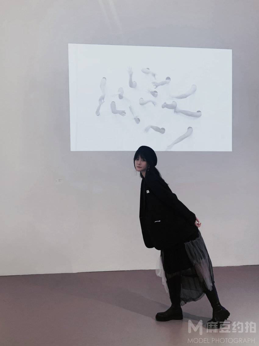 黑白模特