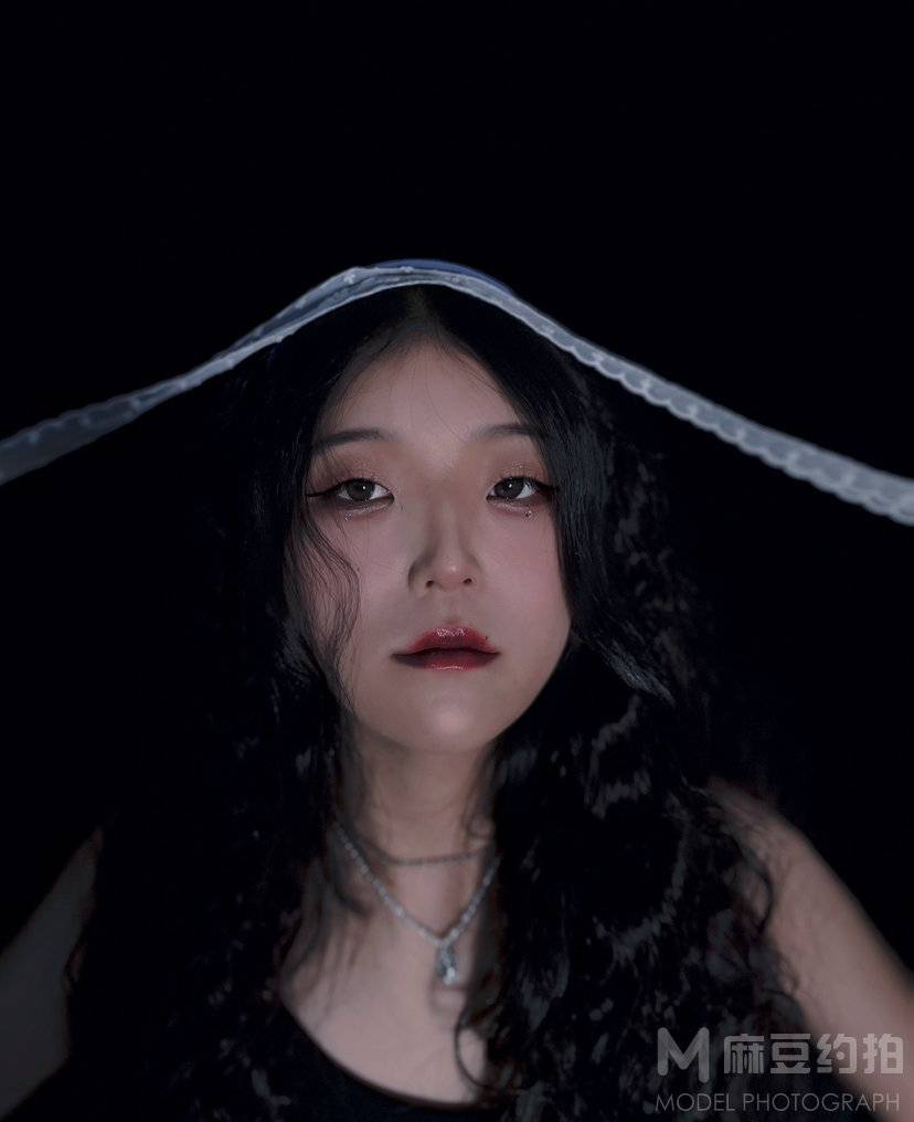 黑白模特