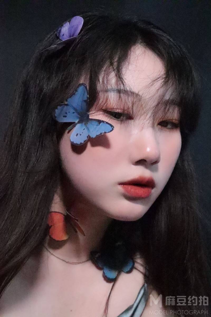 情绪模特
