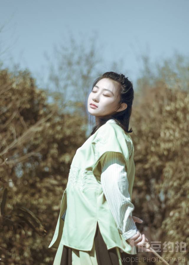 情绪模特