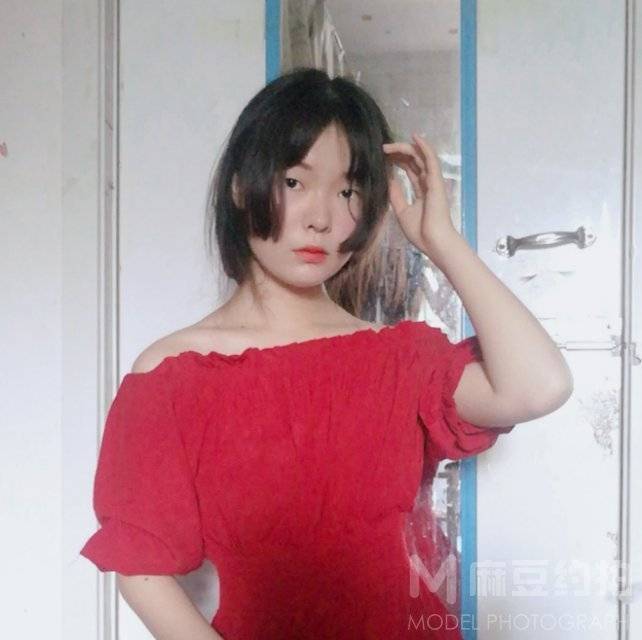 黑白模特