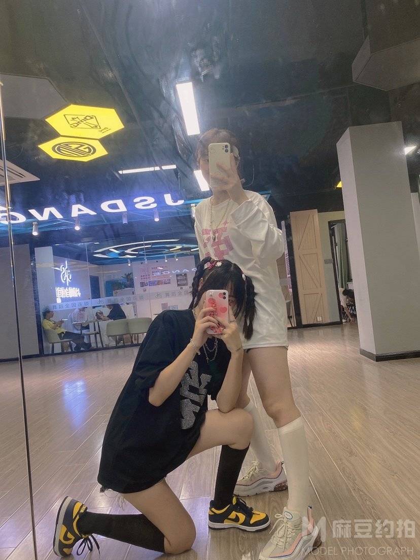 黑白模特
