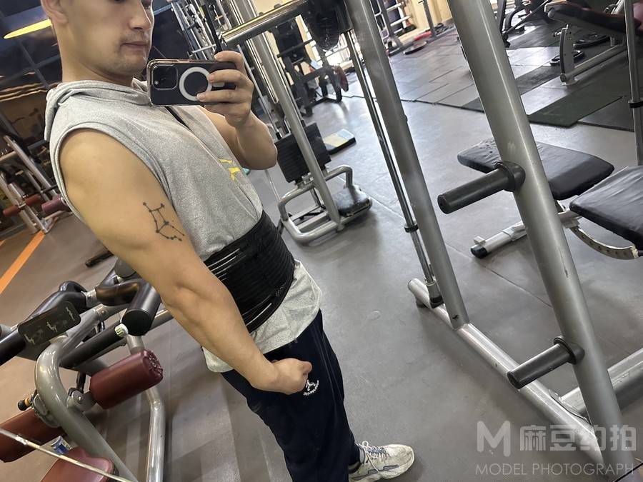 黑白模特