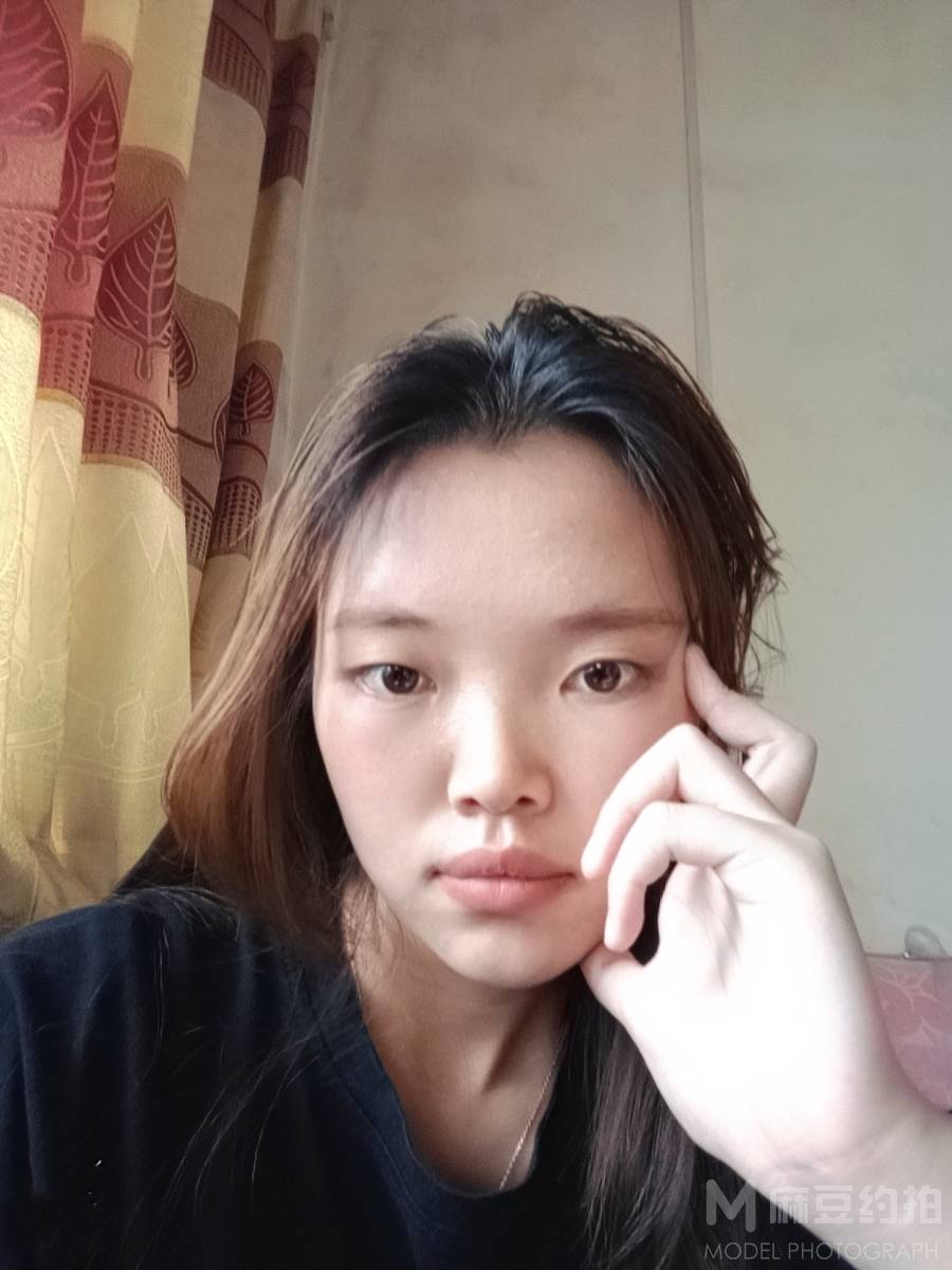 黑白模特