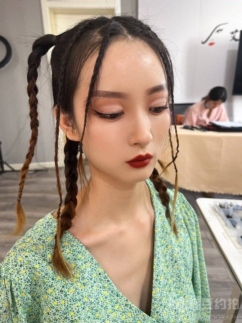 妆容模特