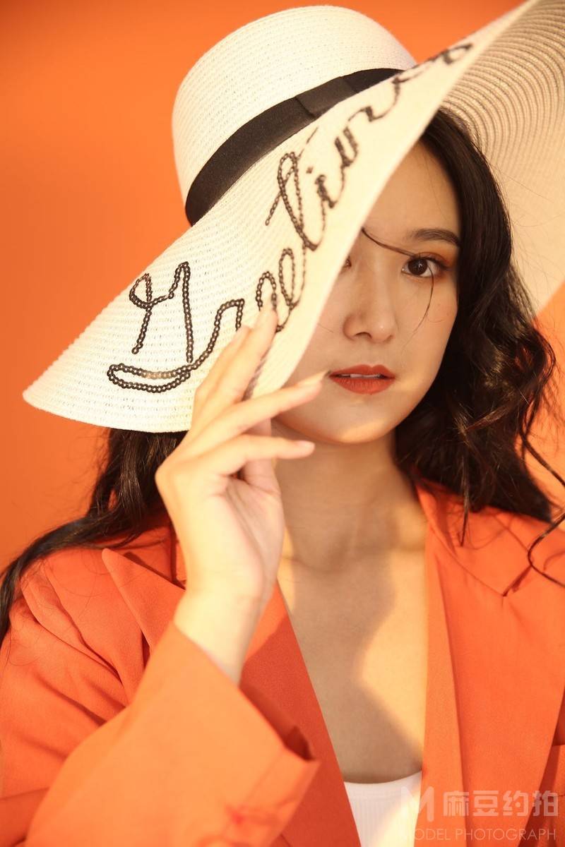 情绪模特