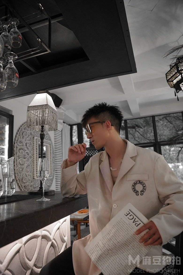 情绪模特