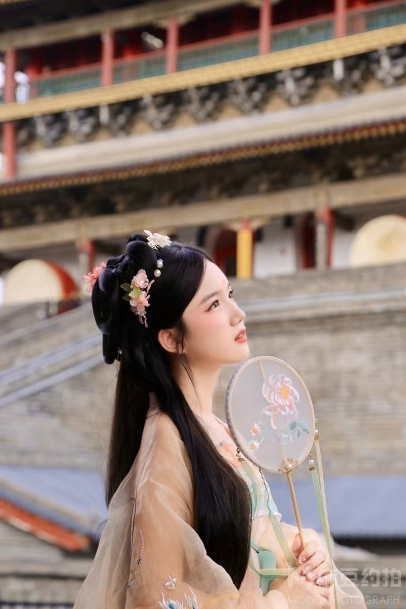 汉服模特