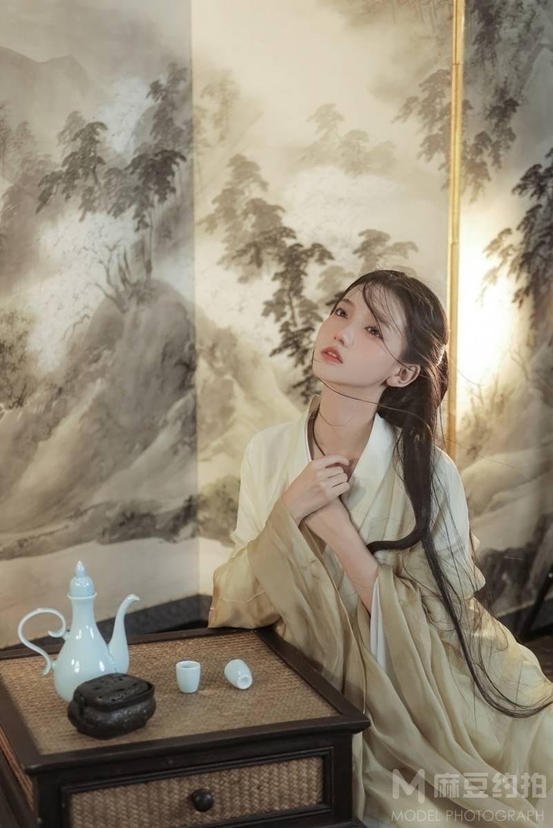 情绪模特