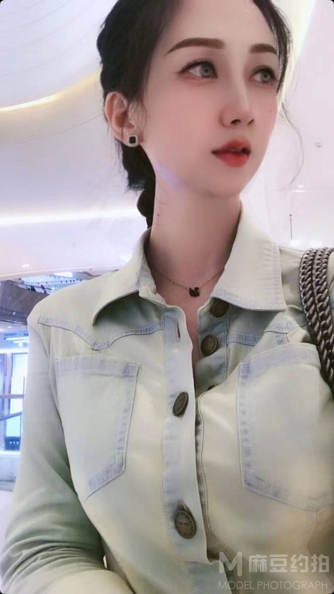 黑白模特