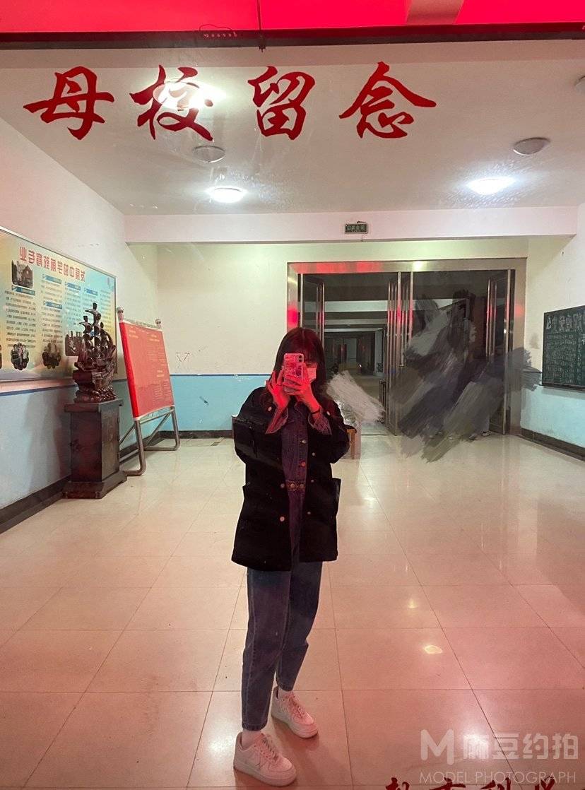 校园模特