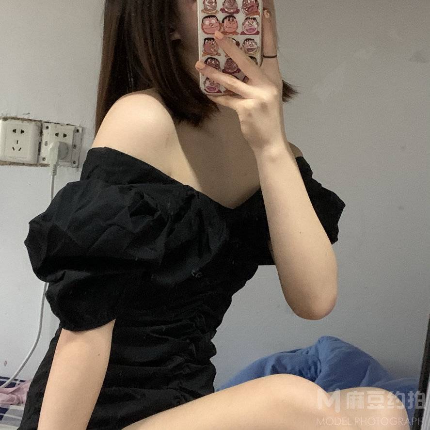 黑白模特