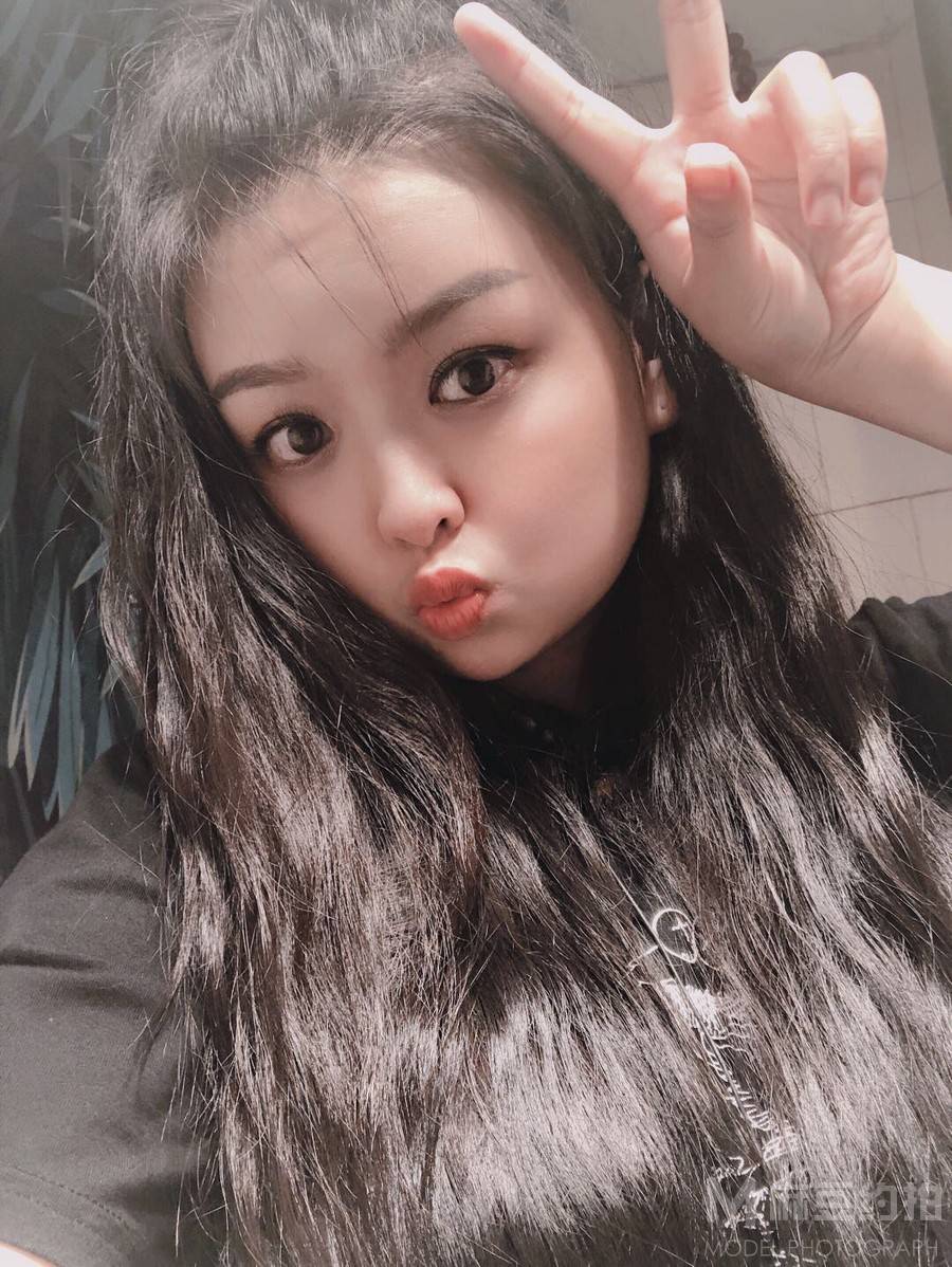 黑白模特
