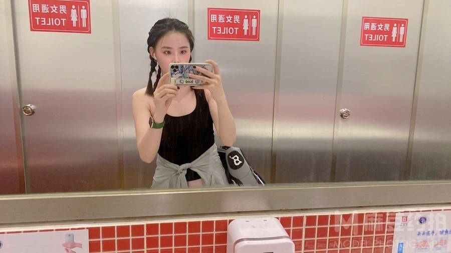 黑白模特