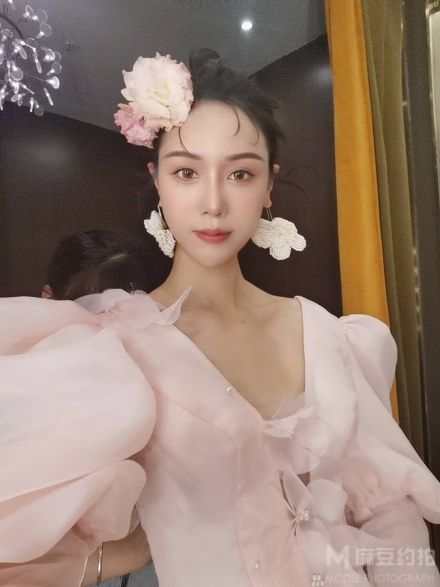 妆容模特