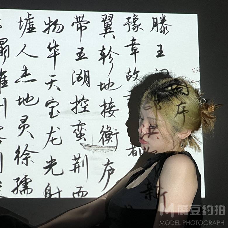 黑白模特