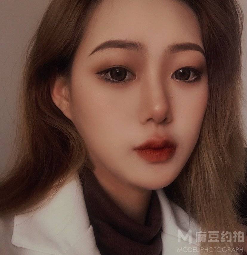黑白模特