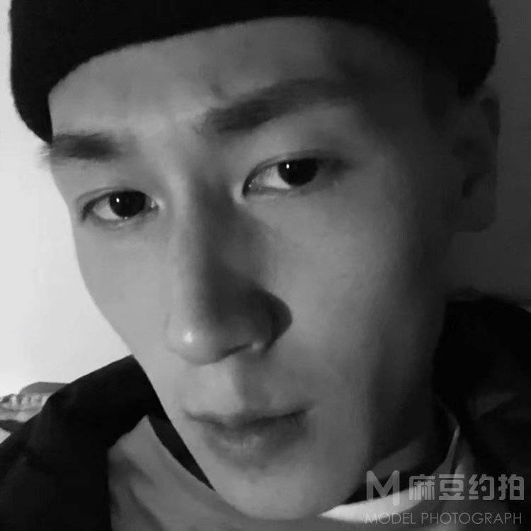 黑白模特