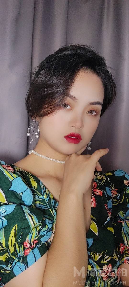 妆容模特