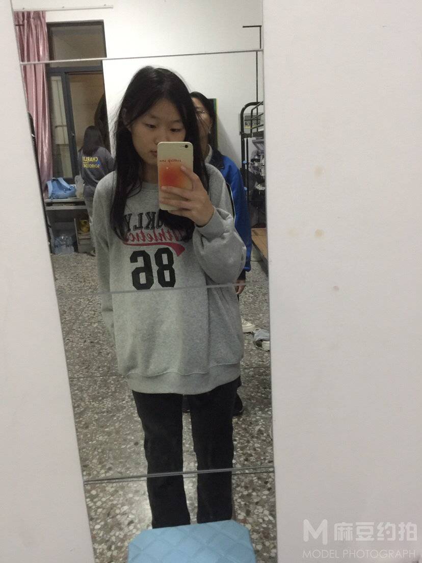 黑白模特