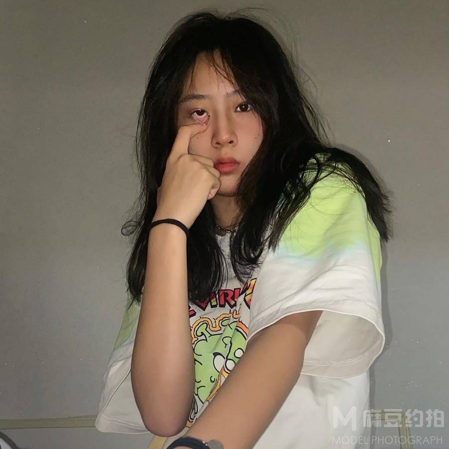 情绪模特