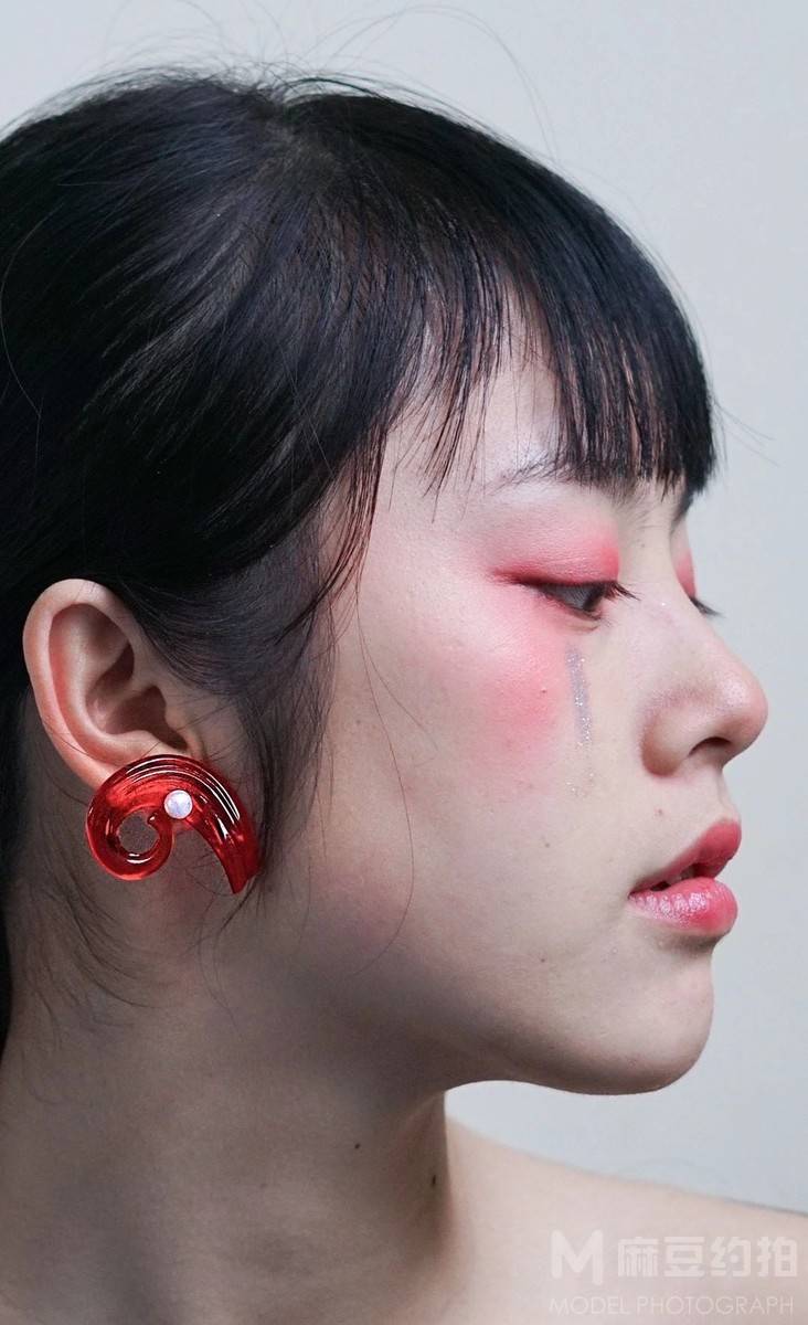情绪模特