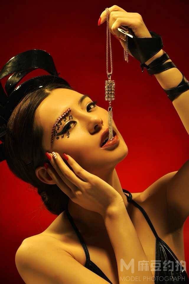 情绪模特