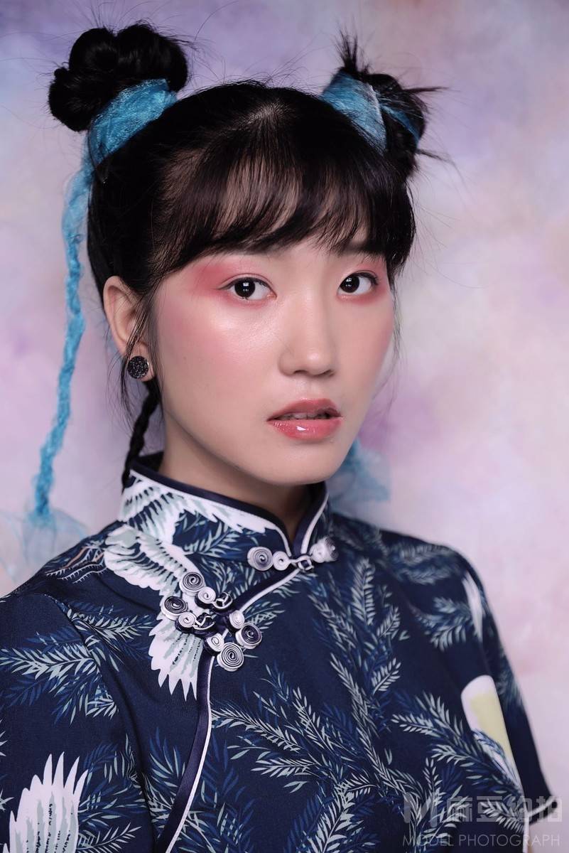 情绪模特