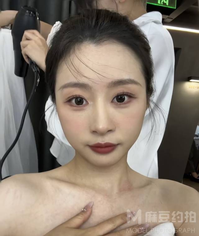 妆容模特