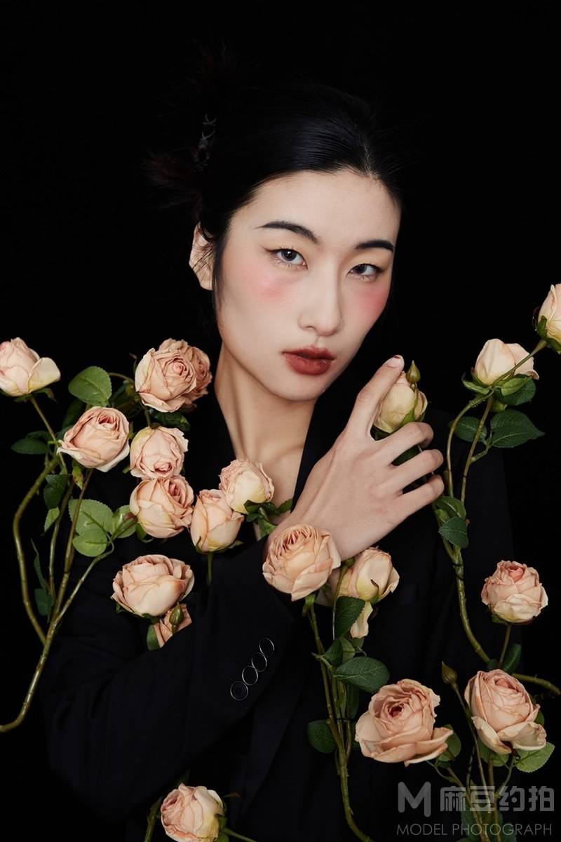 情绪模特