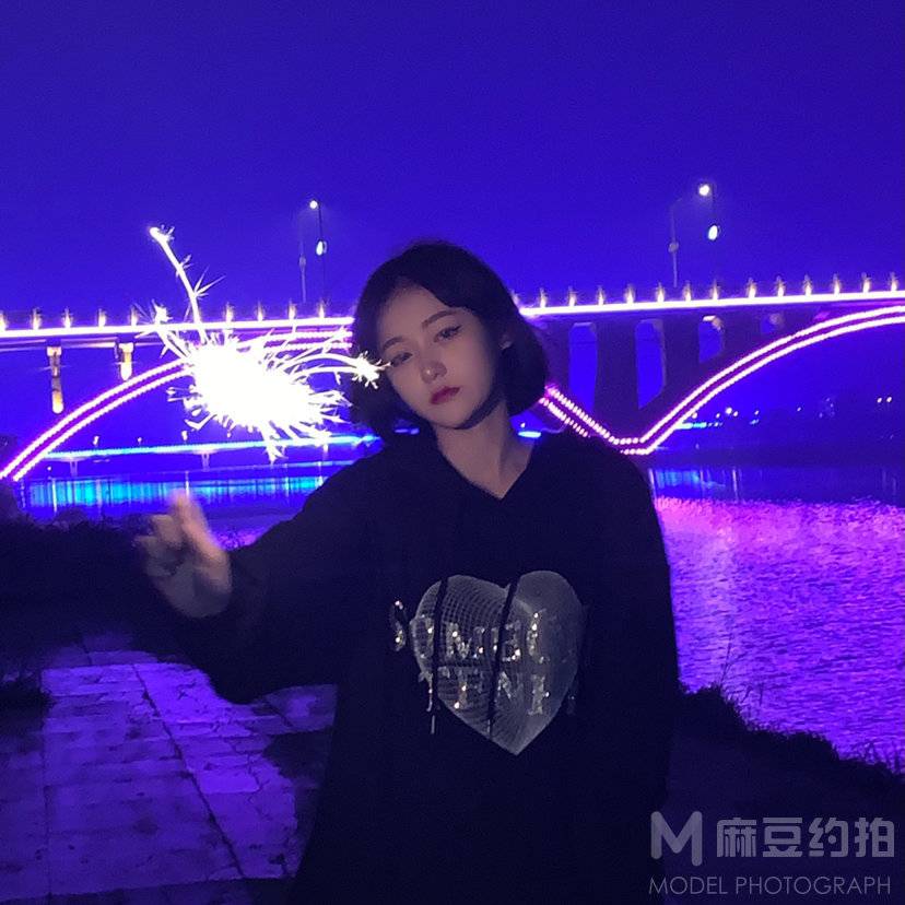 夜景模特