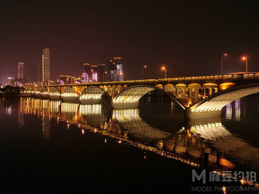 夜景模特