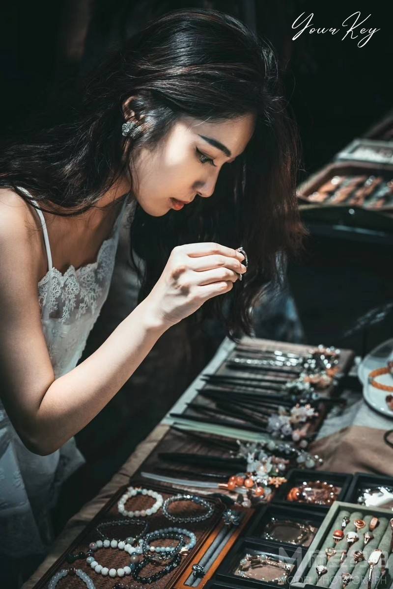 情绪模特