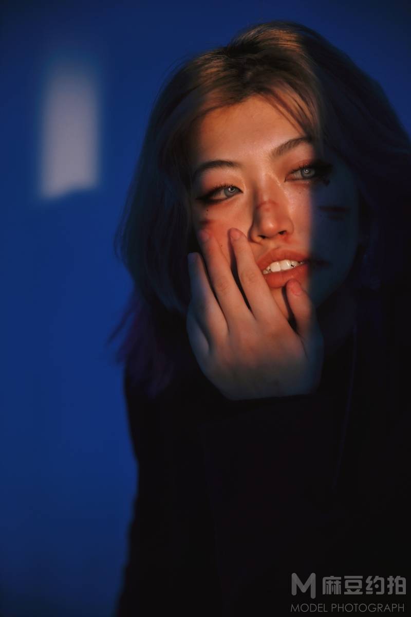 情绪模特